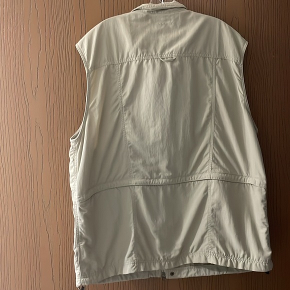 Columbia GRT Omni Dry Men's XL Zip Fishing Vest  Khaki Nylon Multi Pockets - Picture 10 of 13